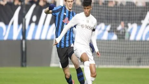 蒯纪闻远力射横梁，国足名将风采独树一帜